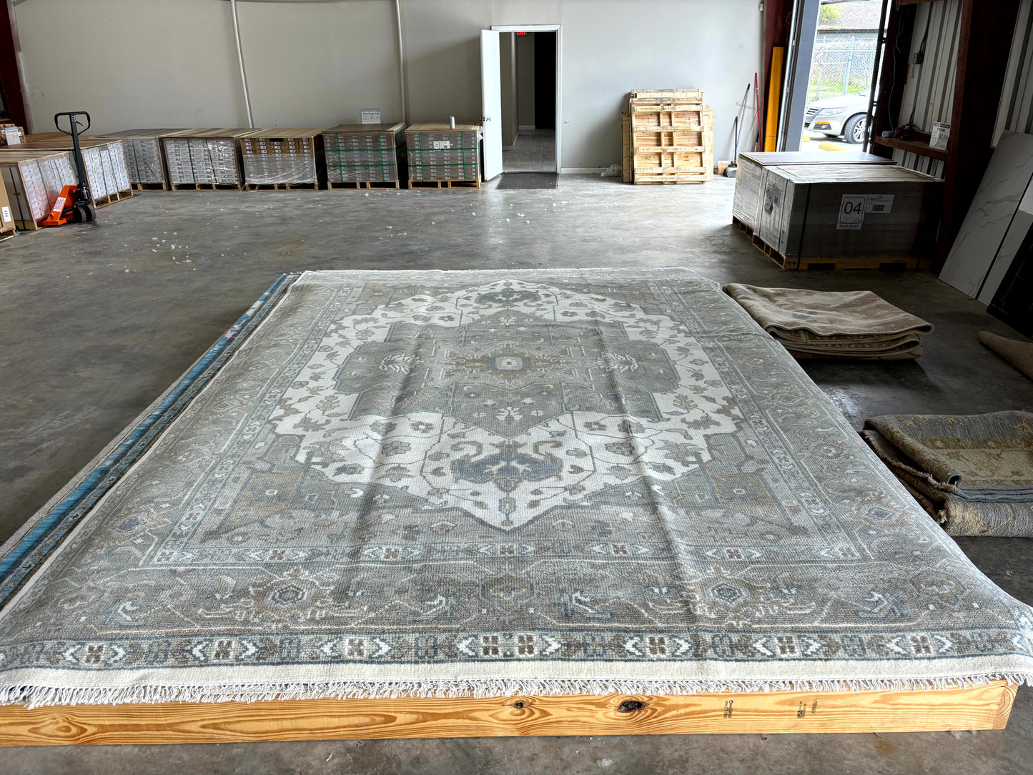 Simara 10x14 Gray and Cream Hand-Knotted Serapi Rug