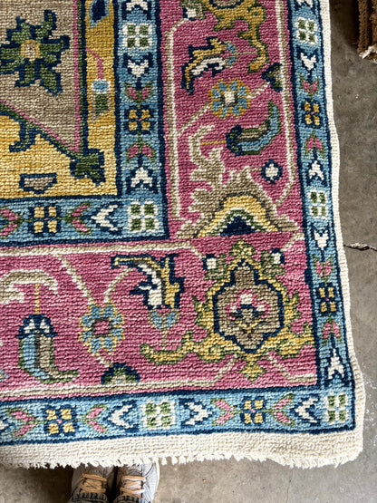 Nasalet 9x12 Dark Pink and IVory Hand-Knotted Serapi Rug
